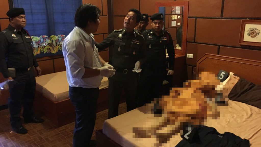 Kunthika Churuek, 24, who was the man’s girlfriend, had fatal knife wounds to her throat and chest. A blood-stained knife was found in the room. Photo Credit @ www.thairath.co.th