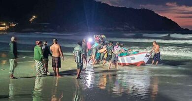 South Korean tourist missing after long-tailed boat capsized in bad weather off Koh Phangan island