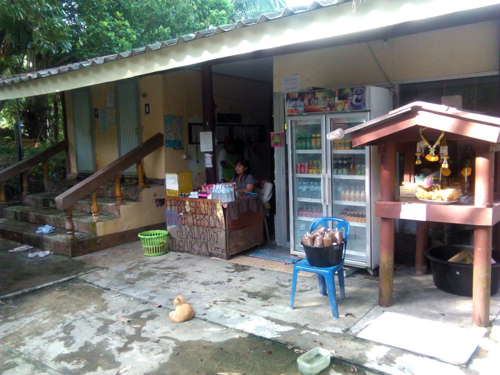 Cold drinks can be purchased and the entire atmosphere is quiet and very relaxing. 